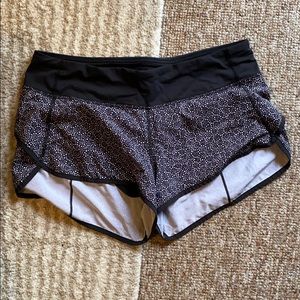 Lulu black & white pattern shorts.